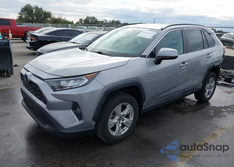 2021 Toyota Rav4 Xle z USA, uszkodzony, nr VIN 2T3W1RFV6MW113841